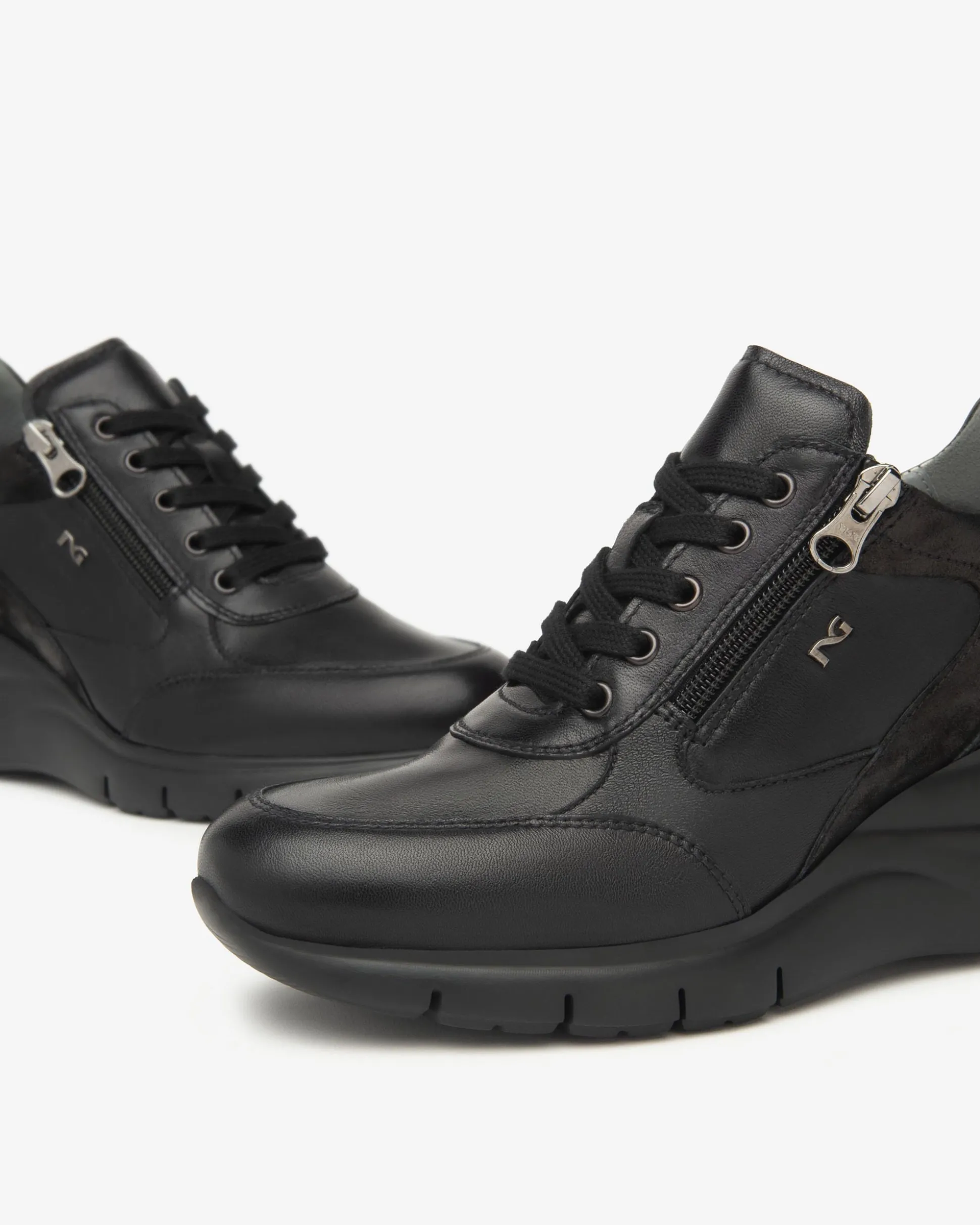 Sneakers Donna in Pelle e Materiale Tecnico