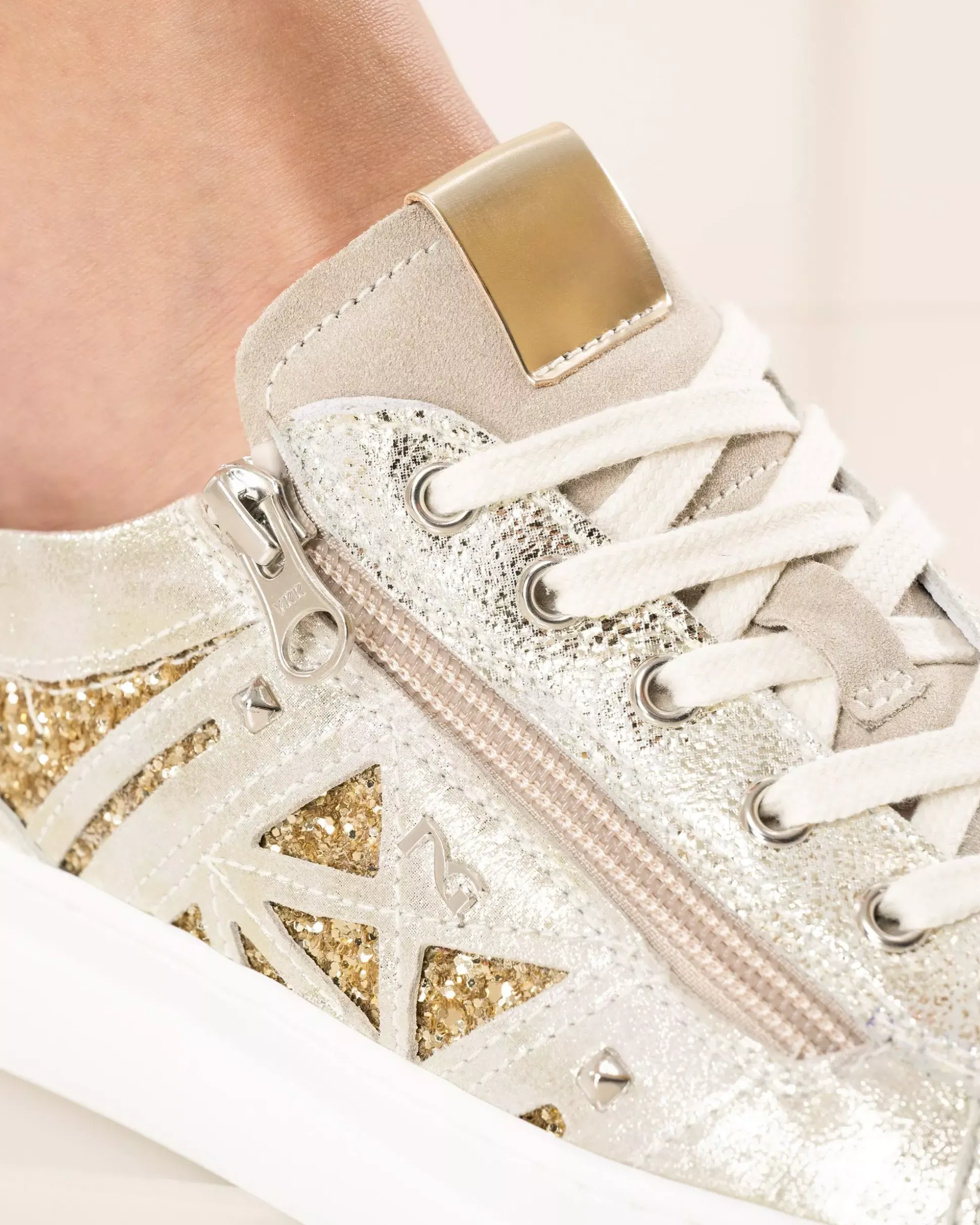 Sneakers Donna in Pelle e Materiale Tecnico