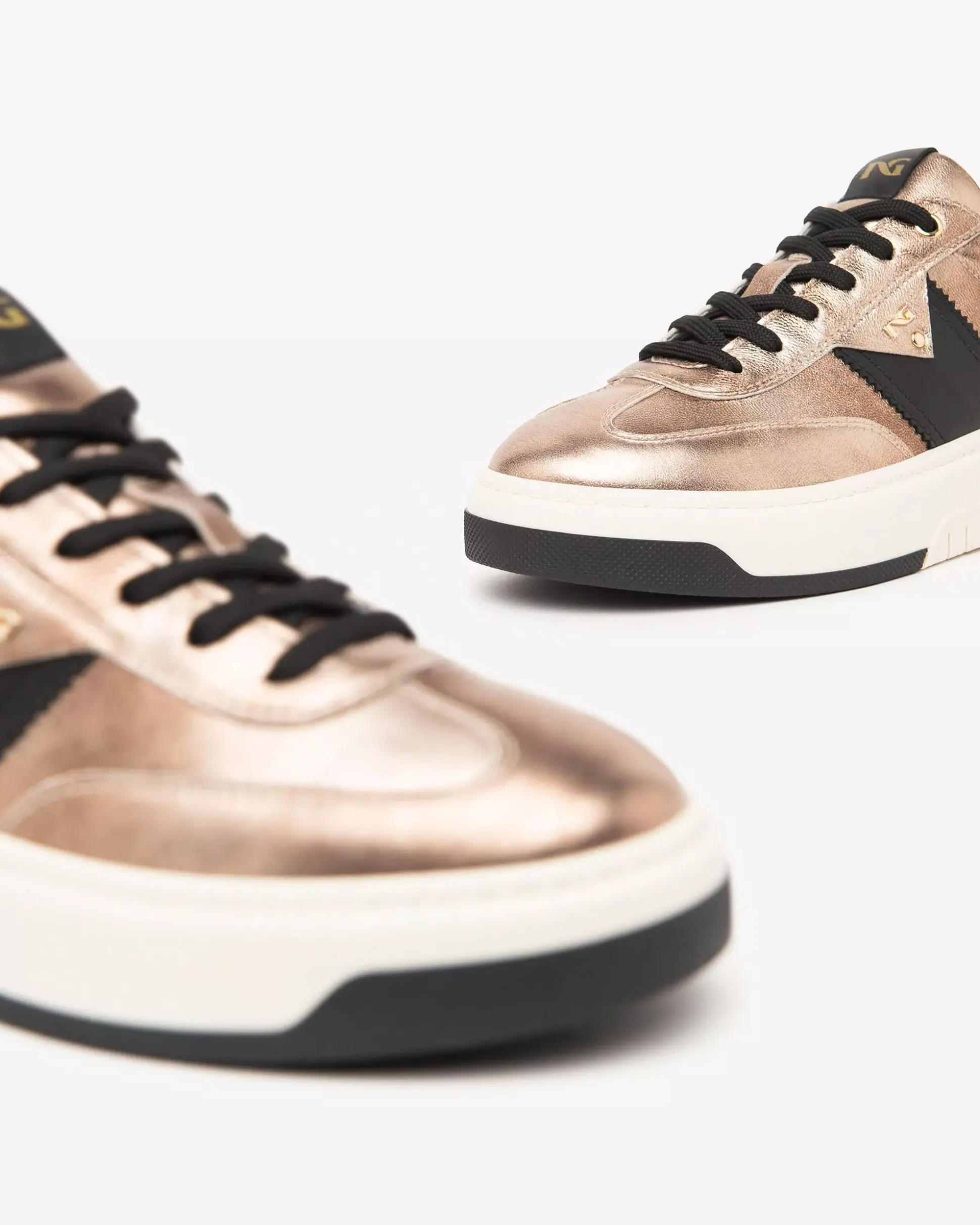 Sneakers Donna in Pelle, Materiale Tecnico e Suede