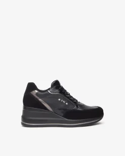 Sneakers Donna in Suede,Vernice, Pelle e Materiale Tecnico