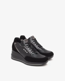 Sneakers Donna in Suede,Vernice, Pelle e Materiale Tecnico