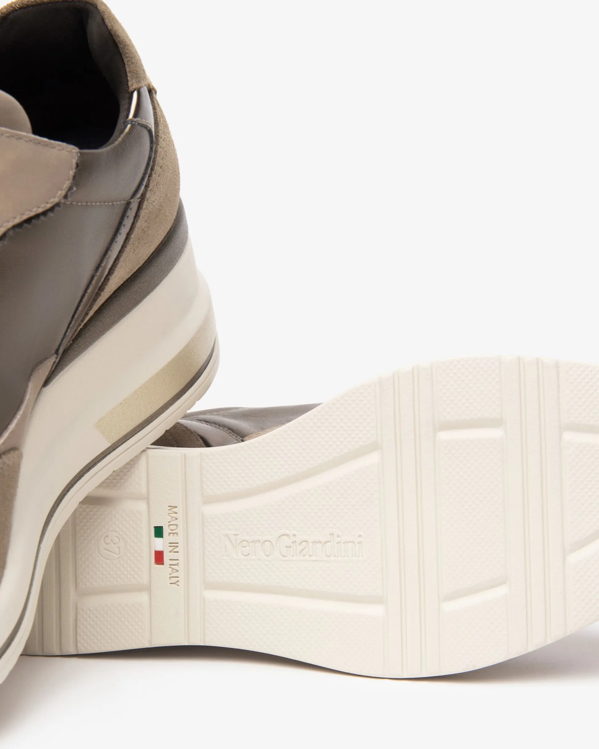 Sneakers Donna in Suede,Vernice, Pelle e Materiale Tecnico