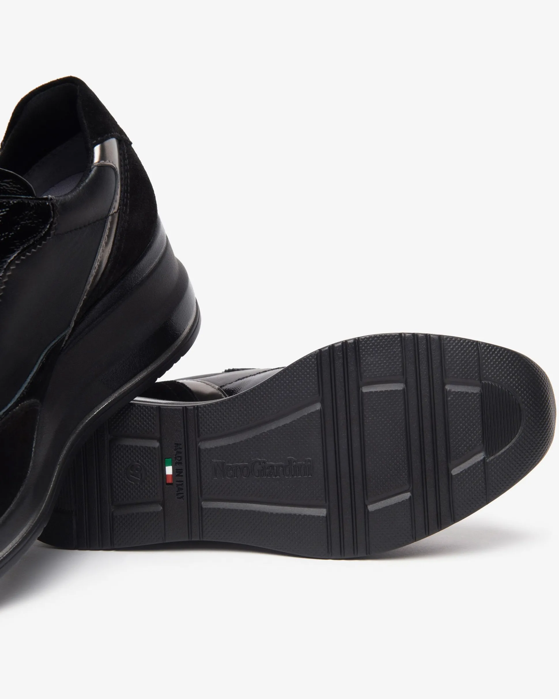 Sneakers Donna in Suede,Vernice, Pelle e Materiale Tecnico