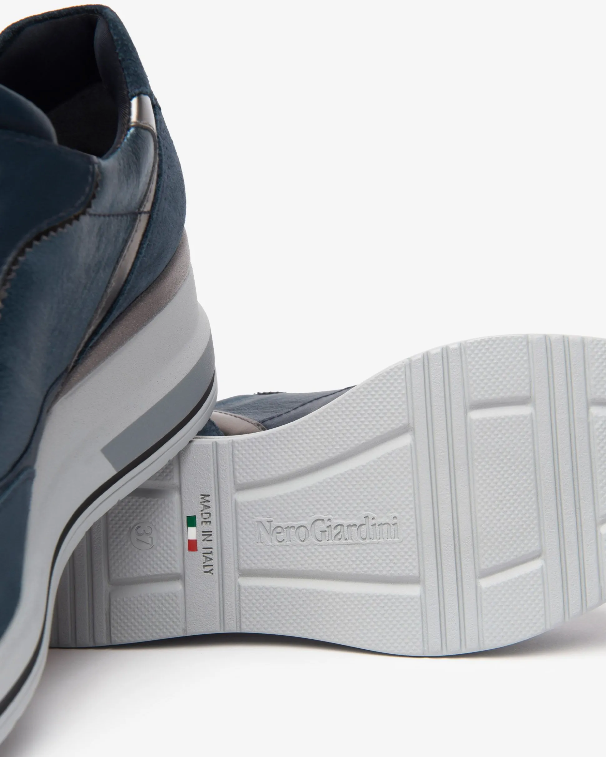 Sneakers Donna in Suede,Vernice, Pelle e Materiale Tecnico